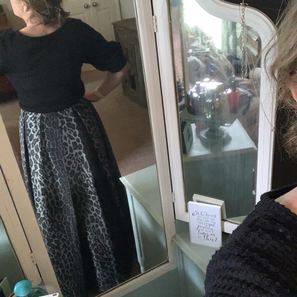 NINA LEONARD LEOPARD SKIRT - Picture 2 of 5